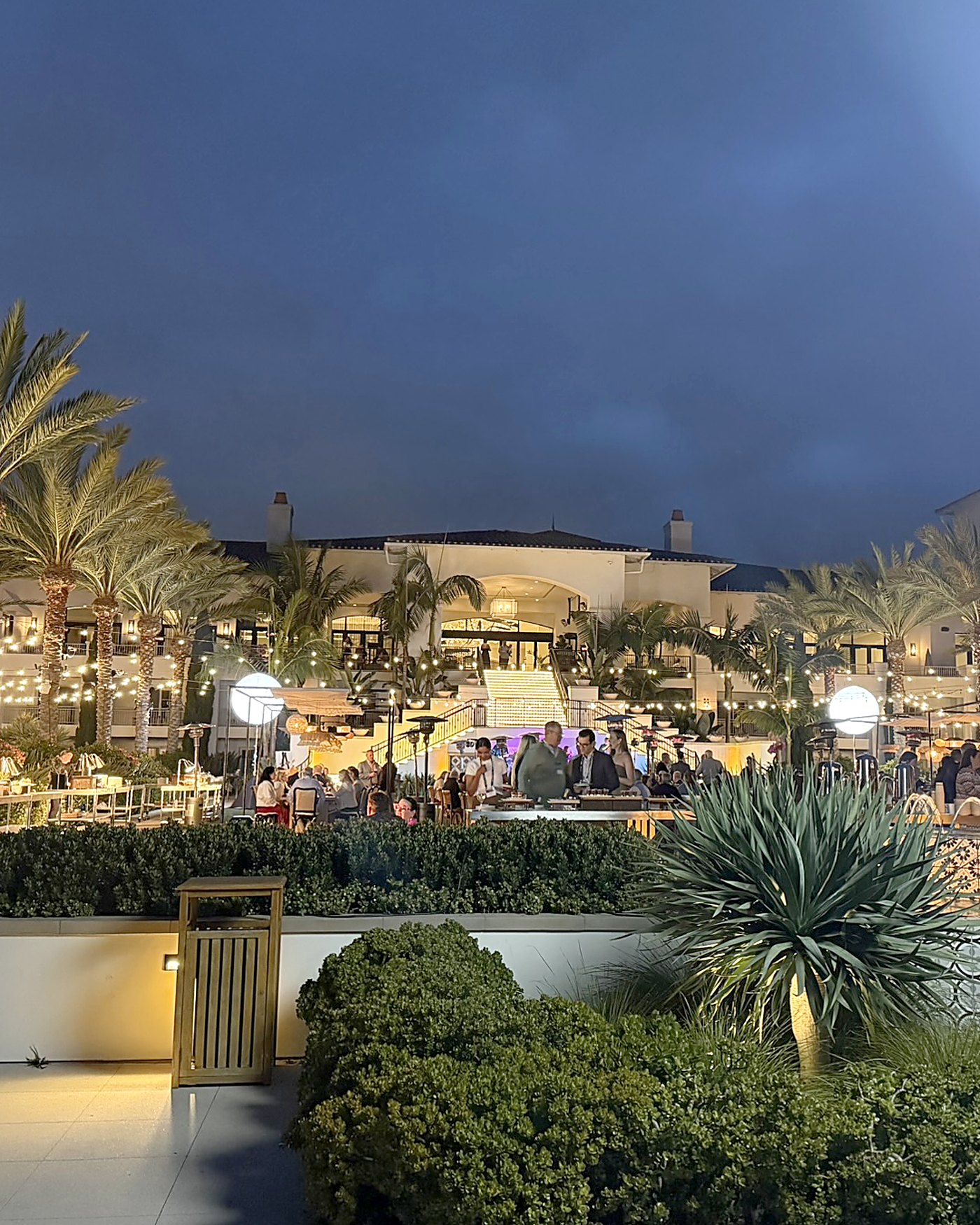 An evening programme under lights, staged before guests arrive